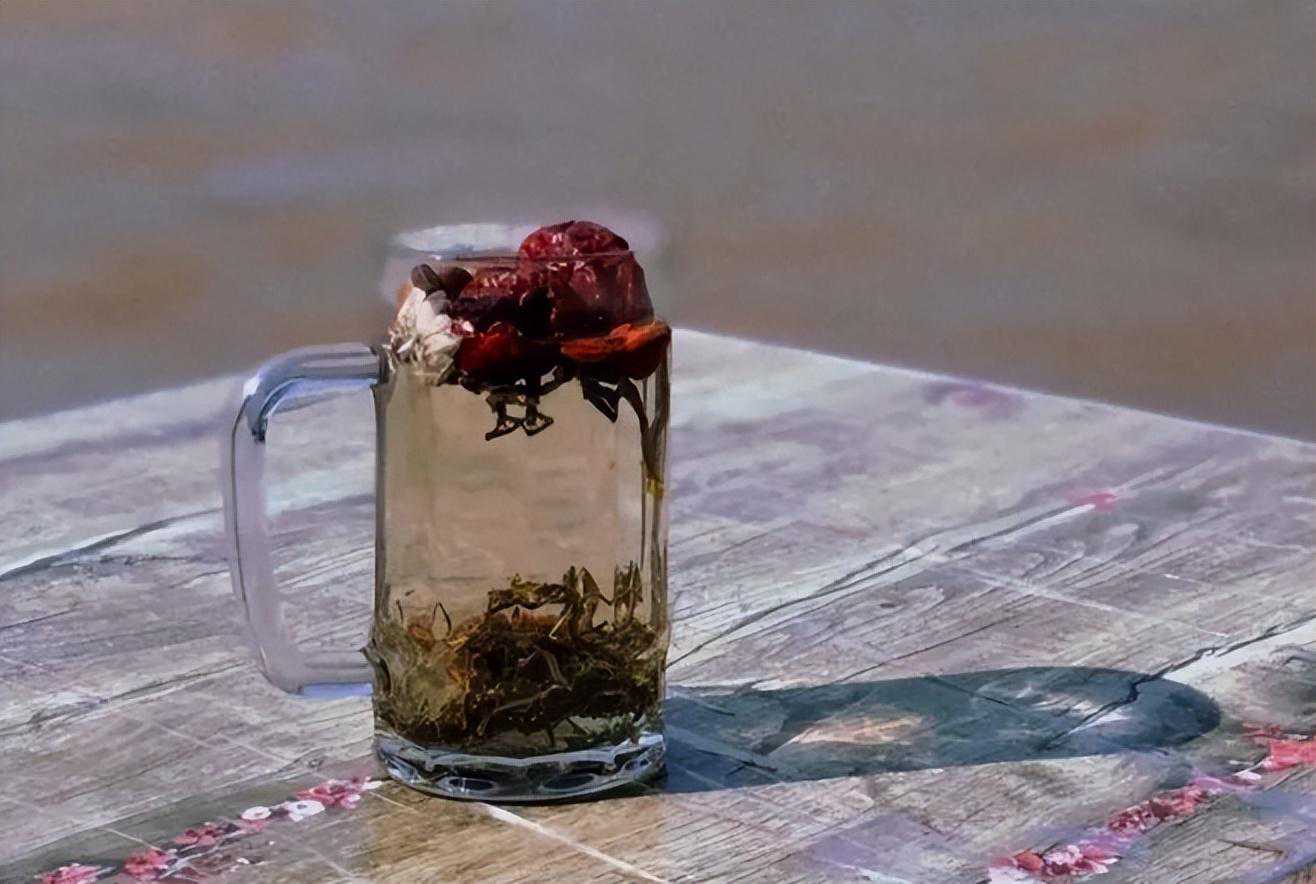 一盅盖碗茶，浓浓家乡情！兰州人“刮碗子”，最初竟是这个样子！