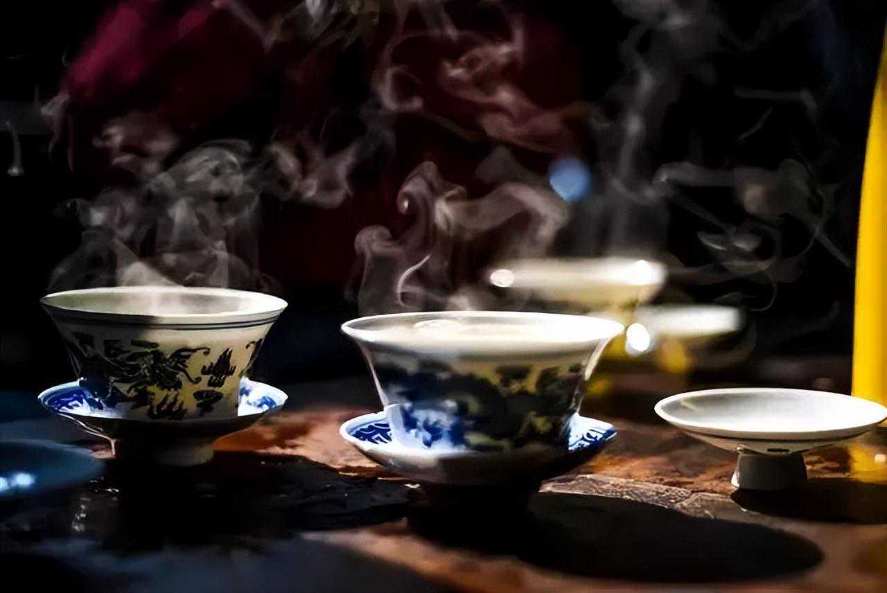 一盅盖碗茶，浓浓家乡情！兰州人“刮碗子”，最初竟是这个样子！