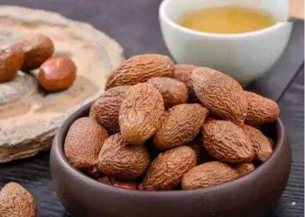 临近三伏天，应学会忌嘴，少碰2甜，饮3茶，忌2味，清爽度过