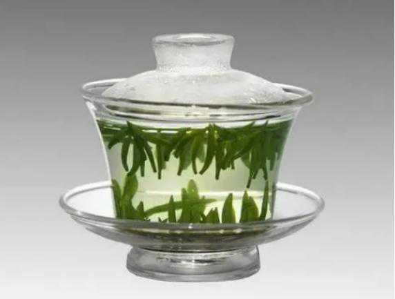 临近三伏天，应学会忌嘴，少碰2甜，饮3茶，忌2味，清爽度过