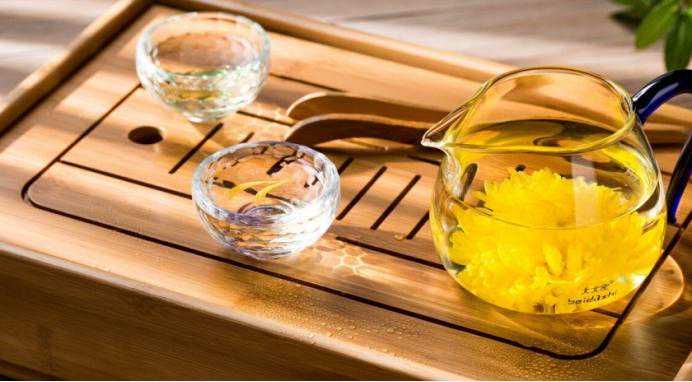 临近三伏天，应学会忌嘴，少碰2甜，饮3茶，忌2味，清爽度过