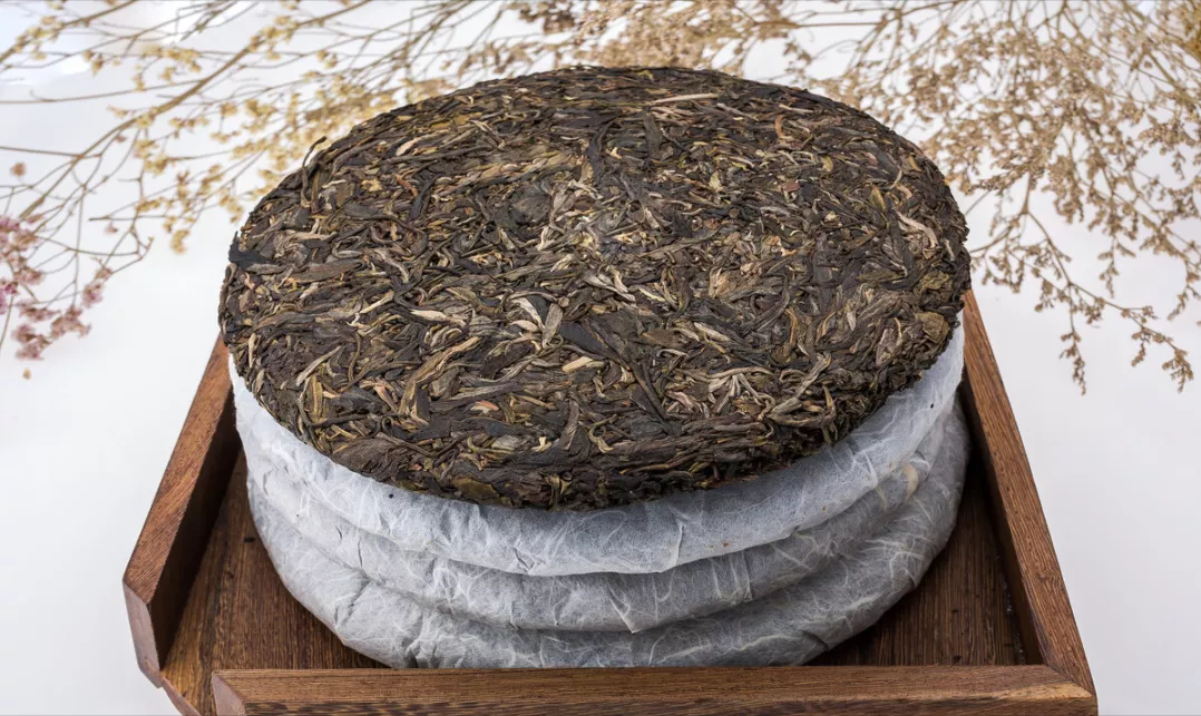 普洱茶业界公敌还是行业先驱？一文揭秘普洱茶中毁誉参半的港仓