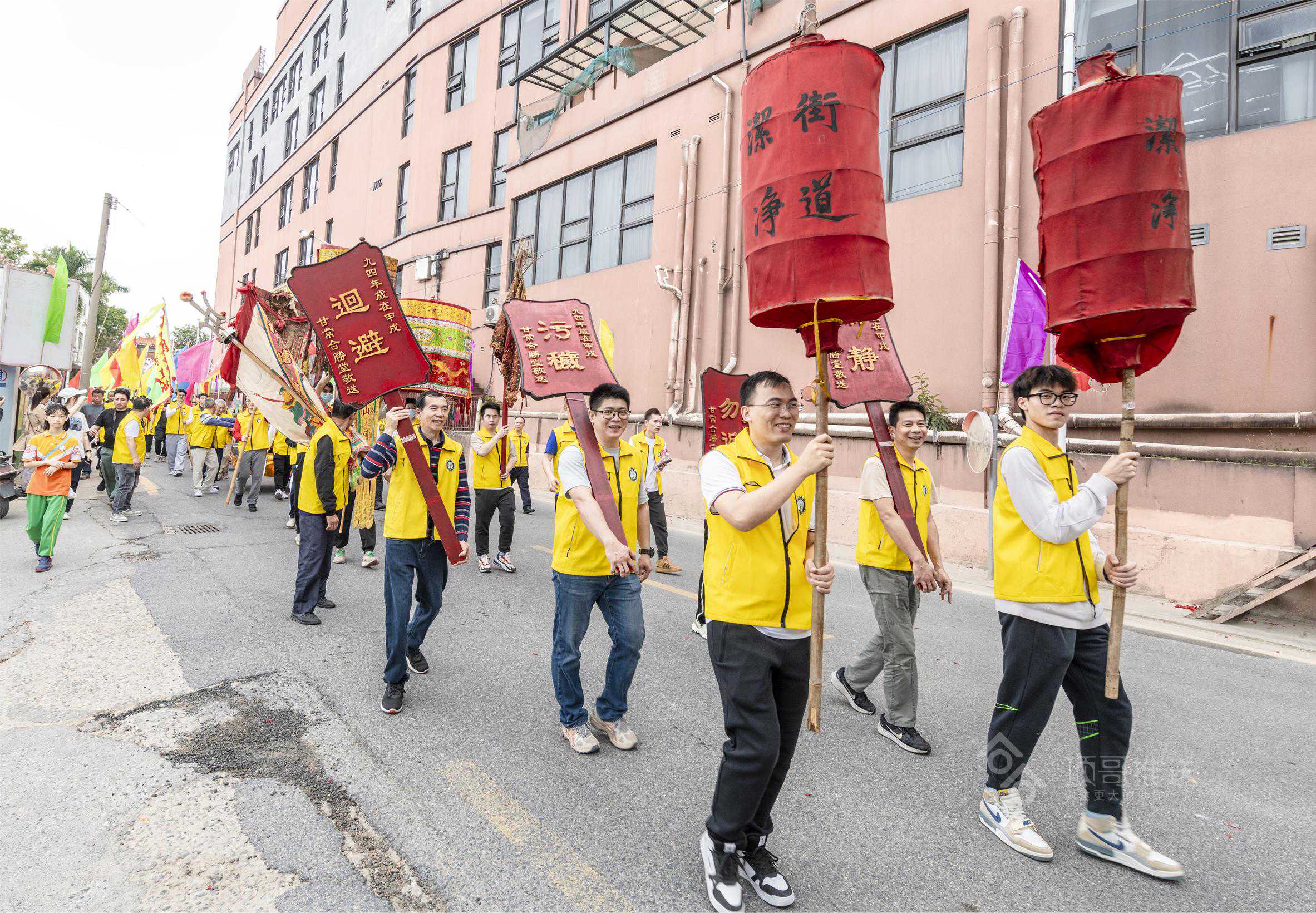 番禺奇葩的春节民俗：擝龙须，龙年初十，10条村村民齐聚擝龙须