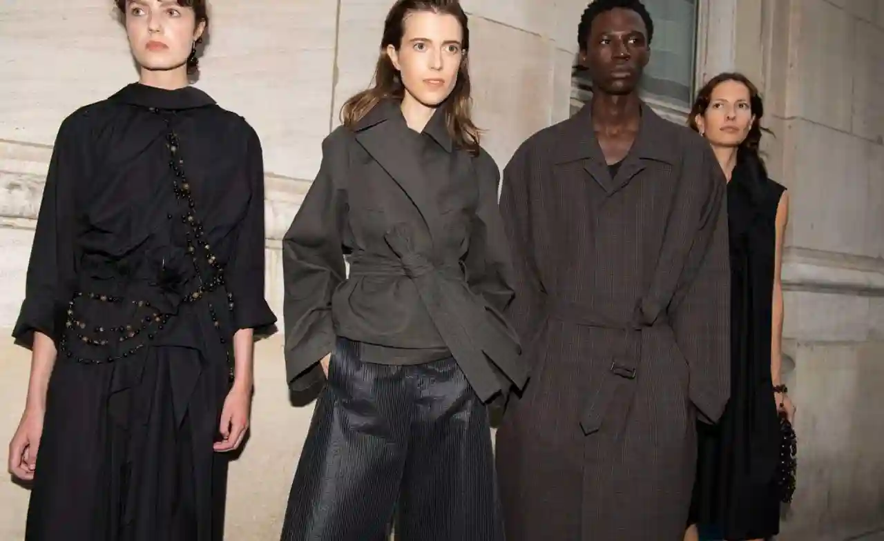 Jacquemus又开新餐厅，Lemaire的秀场妆容也太高级了！「每周时报」