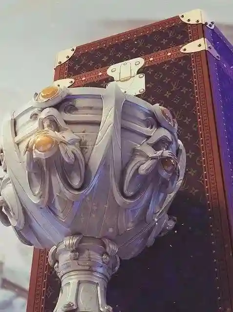 Jacquemus又开新餐厅，Lemaire的秀场妆容也太高级了！「每周时报」