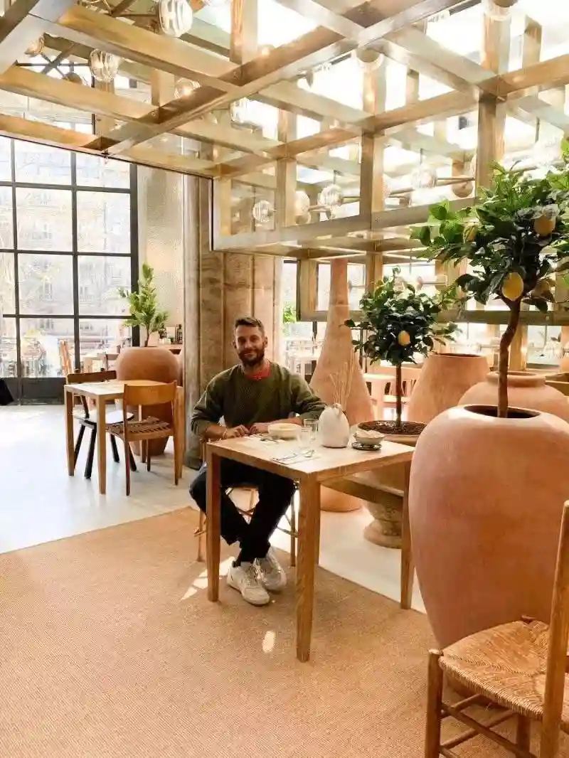 Jacquemus又开新餐厅，Lemaire的秀场妆容也太高级了！「每周时报」