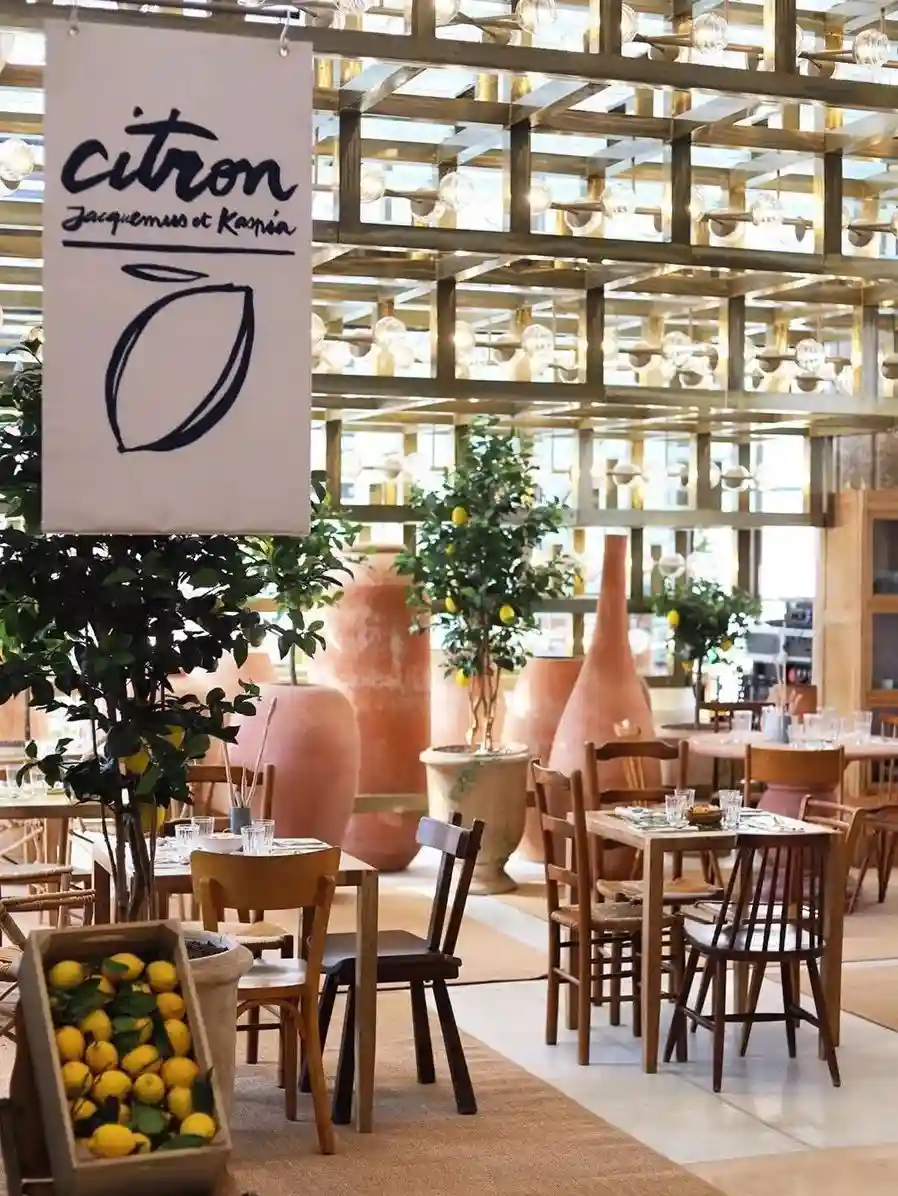 Jacquemus又开新餐厅，Lemaire的秀场妆容也太高级了！「每周时报」