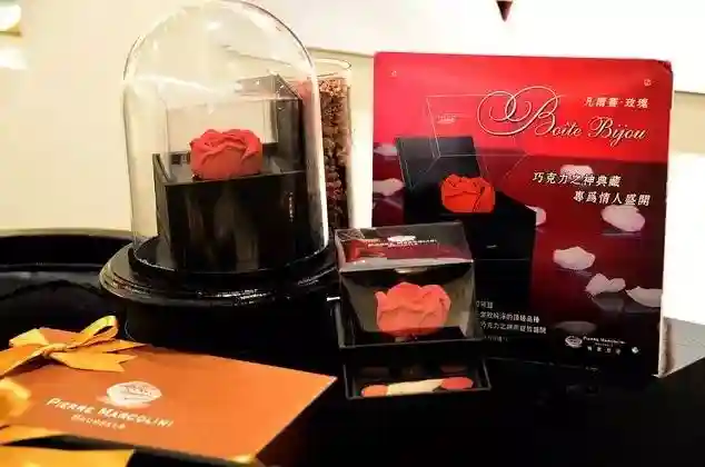 當今巴黎 │ 最熱門的時尚甜點「法國情人」迷你小泡芙