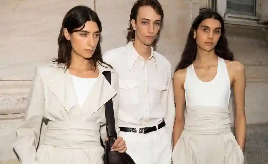 Jacquemus又开新餐厅，Lemaire的秀场妆容也太高级了！「每周时报」