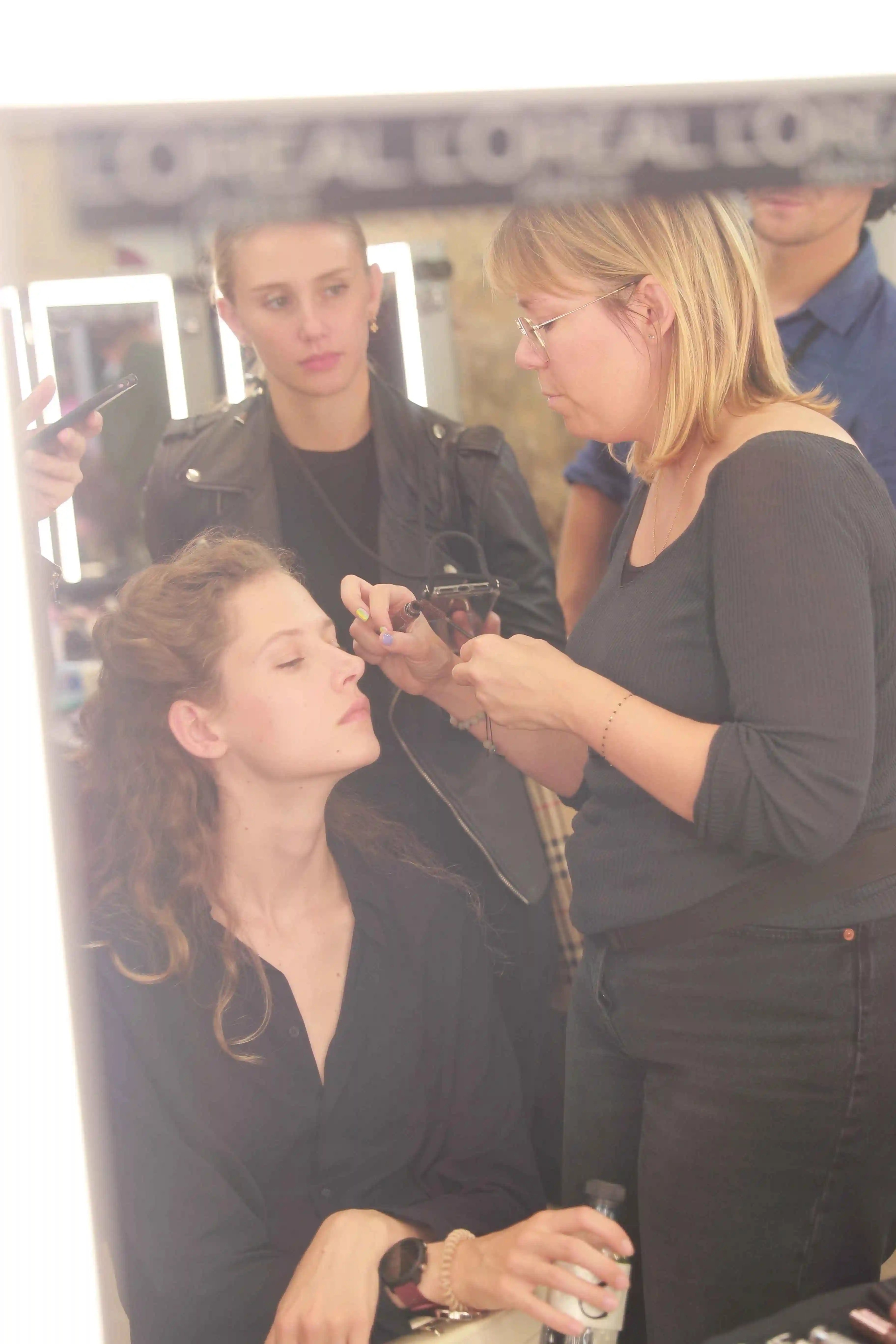 Jacquemus又开新餐厅，Lemaire的秀场妆容也太高级了！「每周时报」