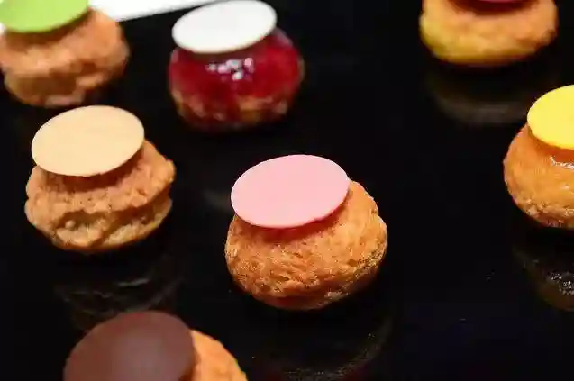 當今巴黎 │ 最熱門的時尚甜點「法國情人」迷你小泡芙