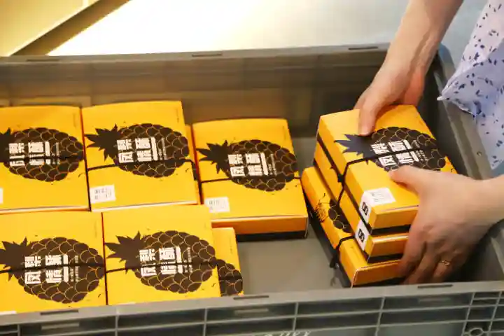 这家网红“鲜面包”在城北开了一家面包工厂！独特蒸汽烤箱，烤出来的面包边