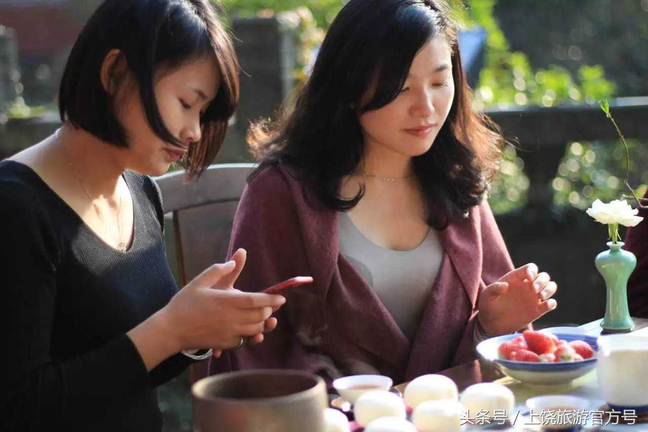 信江书院内：茶仙子们的茶集