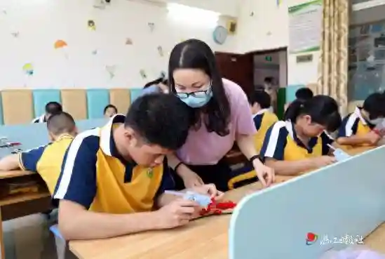 特色课堂培育劳动技能 让残障学生享受“私人订制”