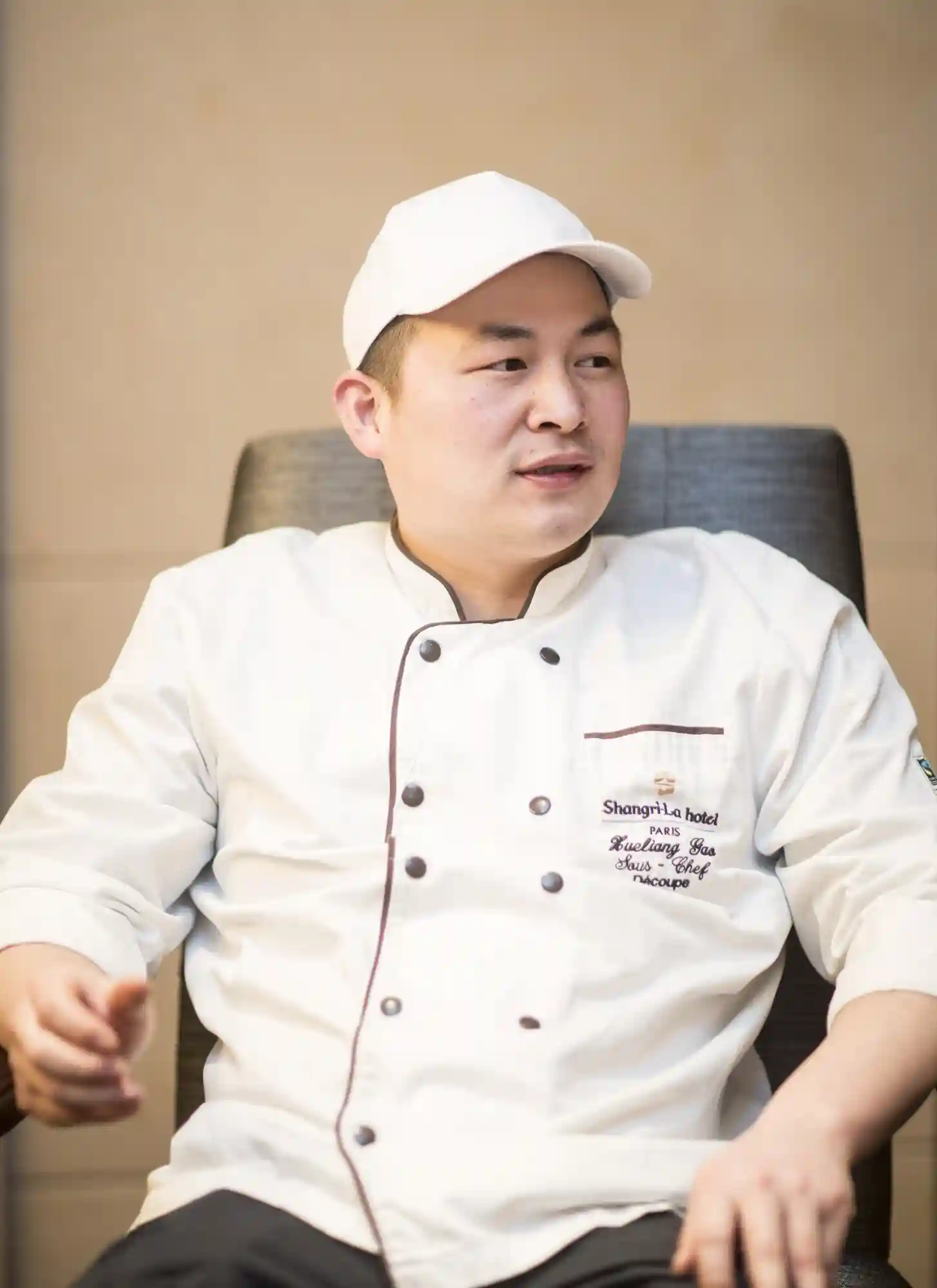 巴黎这家顶级餐厅的后厨全讲粤语，背后有怎样的故事？