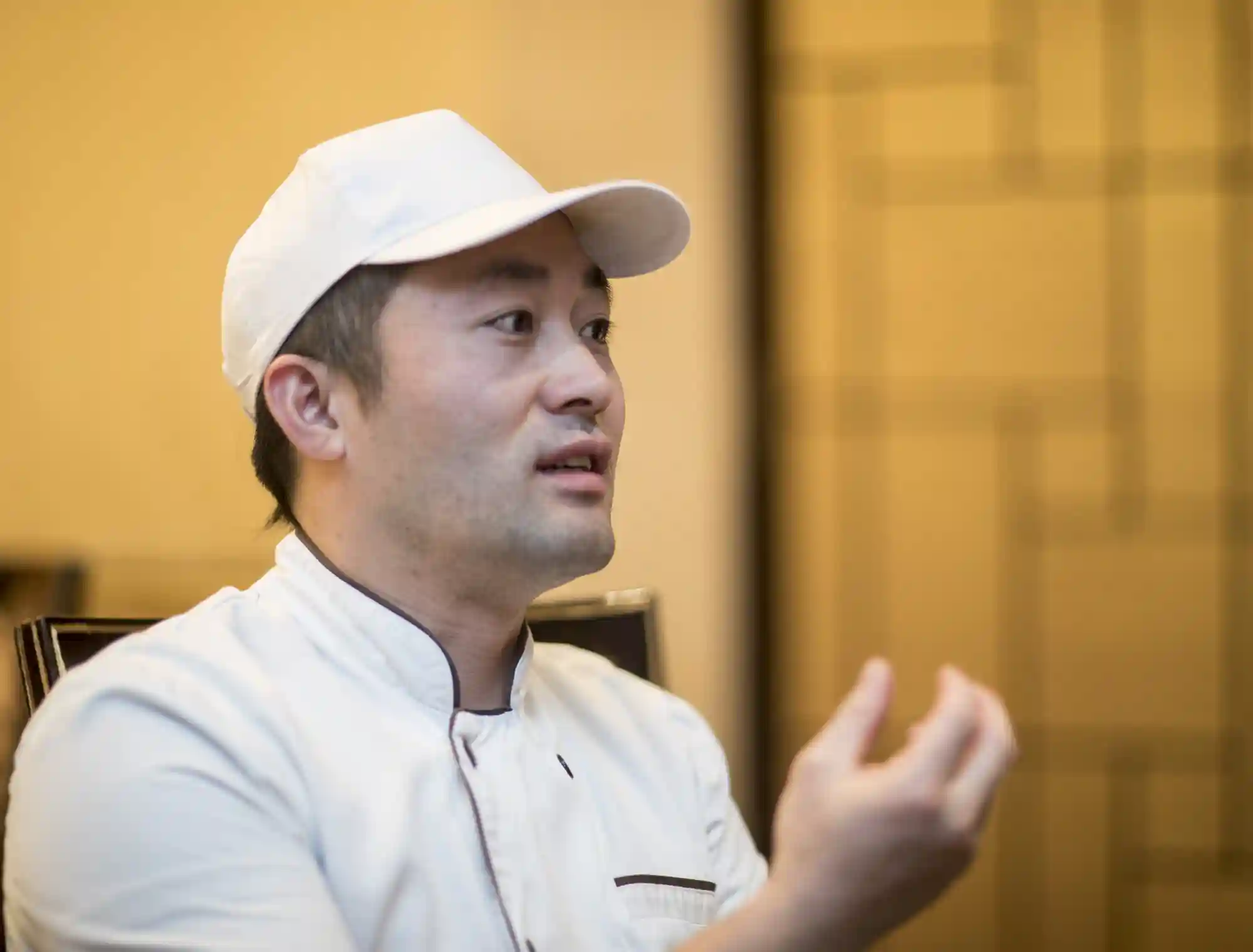 巴黎这家顶级餐厅的后厨全讲粤语，背后有怎样的故事？