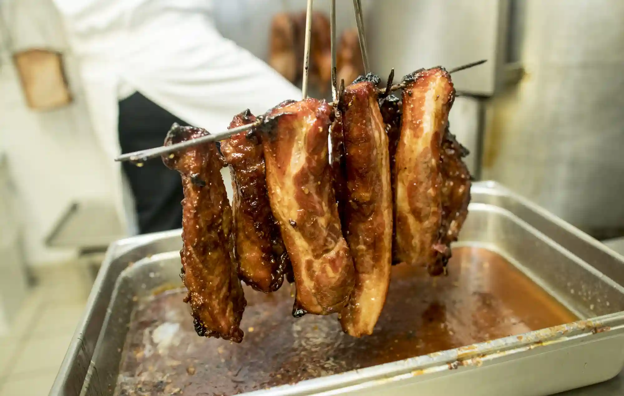 巴黎这家顶级餐厅的后厨全讲粤语，背后有怎样的故事？