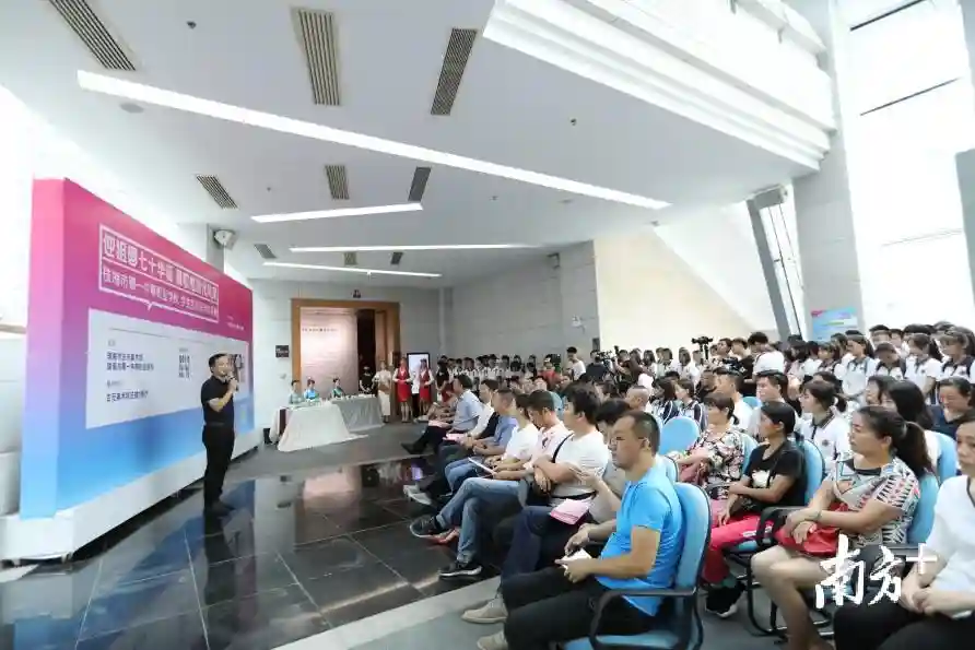 ​珠海中职生首次走出校门办展览