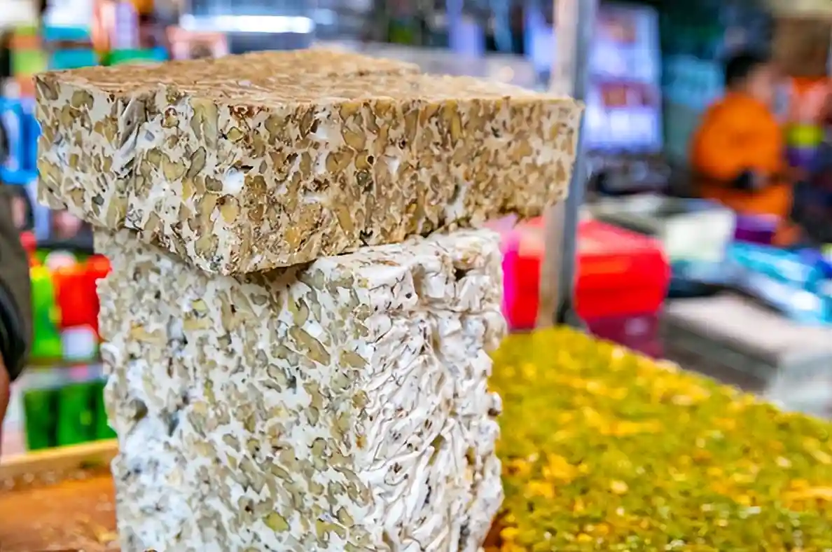 没生意还全国乱窜，遭大众抵制的“新疆切糕”，究竟有啥猫腻？