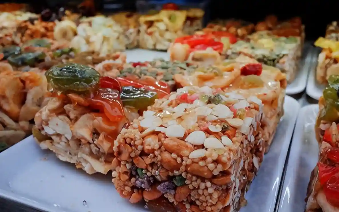 没生意还全国乱窜，遭大众抵制的“新疆切糕”，究竟有啥猫腻？