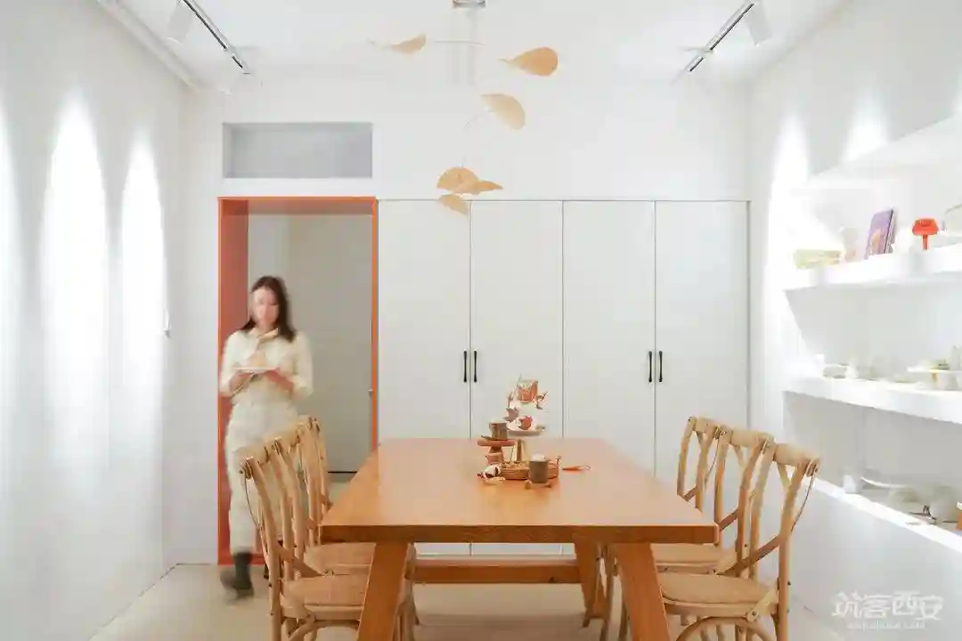 50㎡老小区改造甜品店｜温柔治愈，开启时代“甜蜜魔盒”