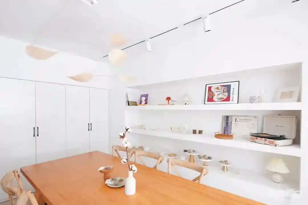 50㎡老小区改造甜品店｜温柔治愈，开启时代“甜蜜魔盒”