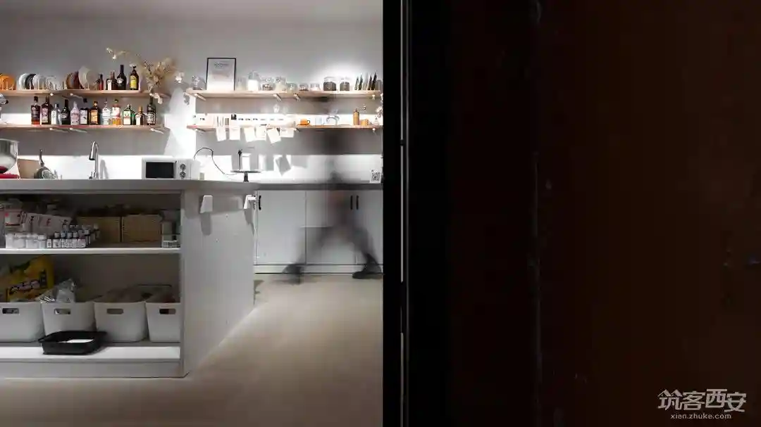 50㎡老小区改造甜品店｜温柔治愈，开启时代“甜蜜魔盒”