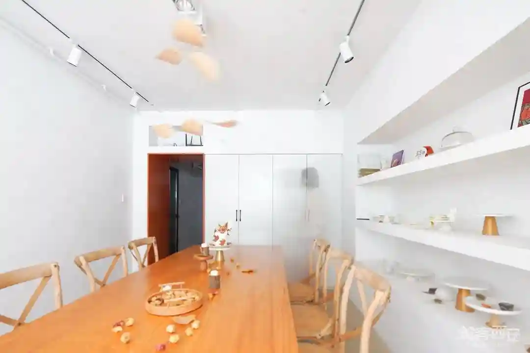 50㎡老小区改造甜品店｜温柔治愈，开启时代“甜蜜魔盒”