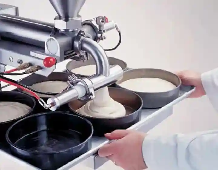 西点蛋糕面糊充填设备，怎么才能做到高效精准还能一机多用呢？