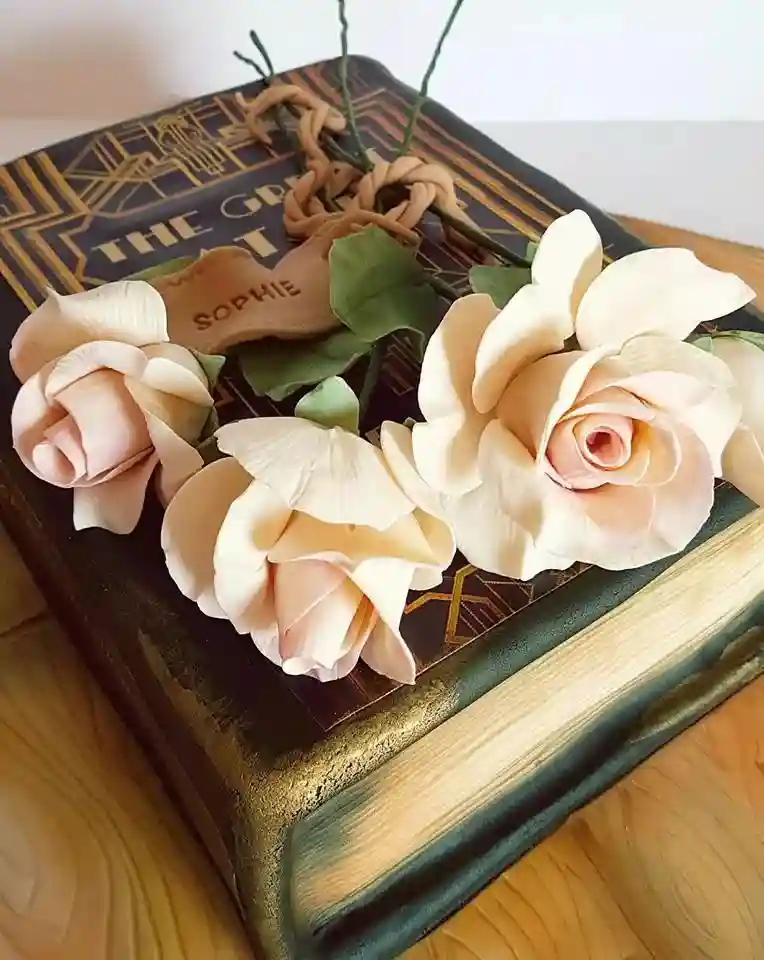 蛋糕做得太逼真，她下刀的一刻，网友们：你这是在虐待动物啊！