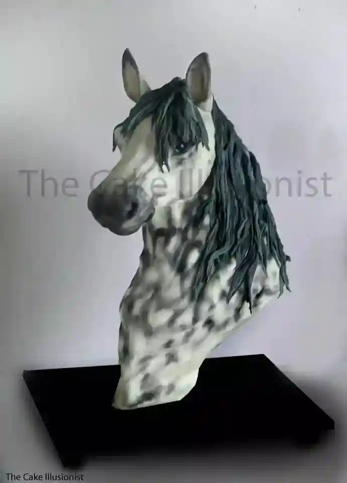 蛋糕做得太逼真，她下刀的一刻，网友们：你这是在虐待动物啊！