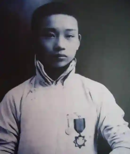 荀慧生新婚夜闹乌龙，掀开盖头新娘变成姑姑，原来是岳父从中作梗