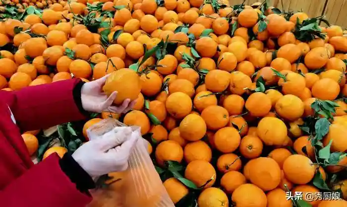 大年初一，不管贫穷富贵，家中摆8种吉祥果，寓意：新年好事不断