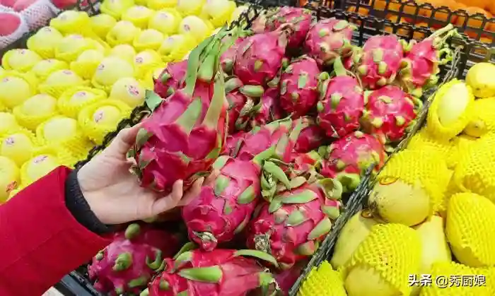 大年初一，不管贫穷富贵，家中摆8种吉祥果，寓意：新年好事不断